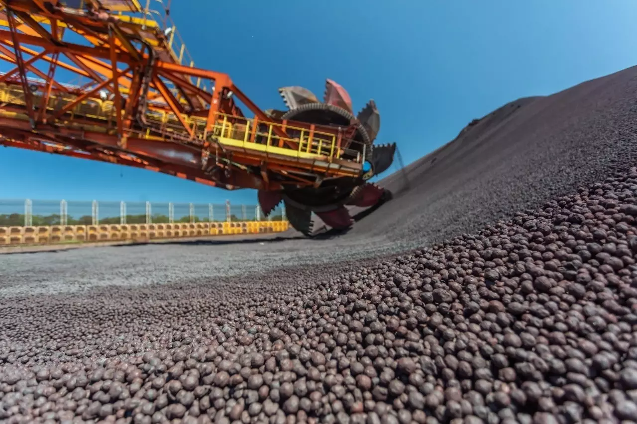 Samarco sustentável produz 9,7 mi de toneladas de pelotas e finos de minério de ferro em 2024, maior volume desde a retomada, e inicia 2025 pronta para alcançar 60% de sua capacidade produtiva